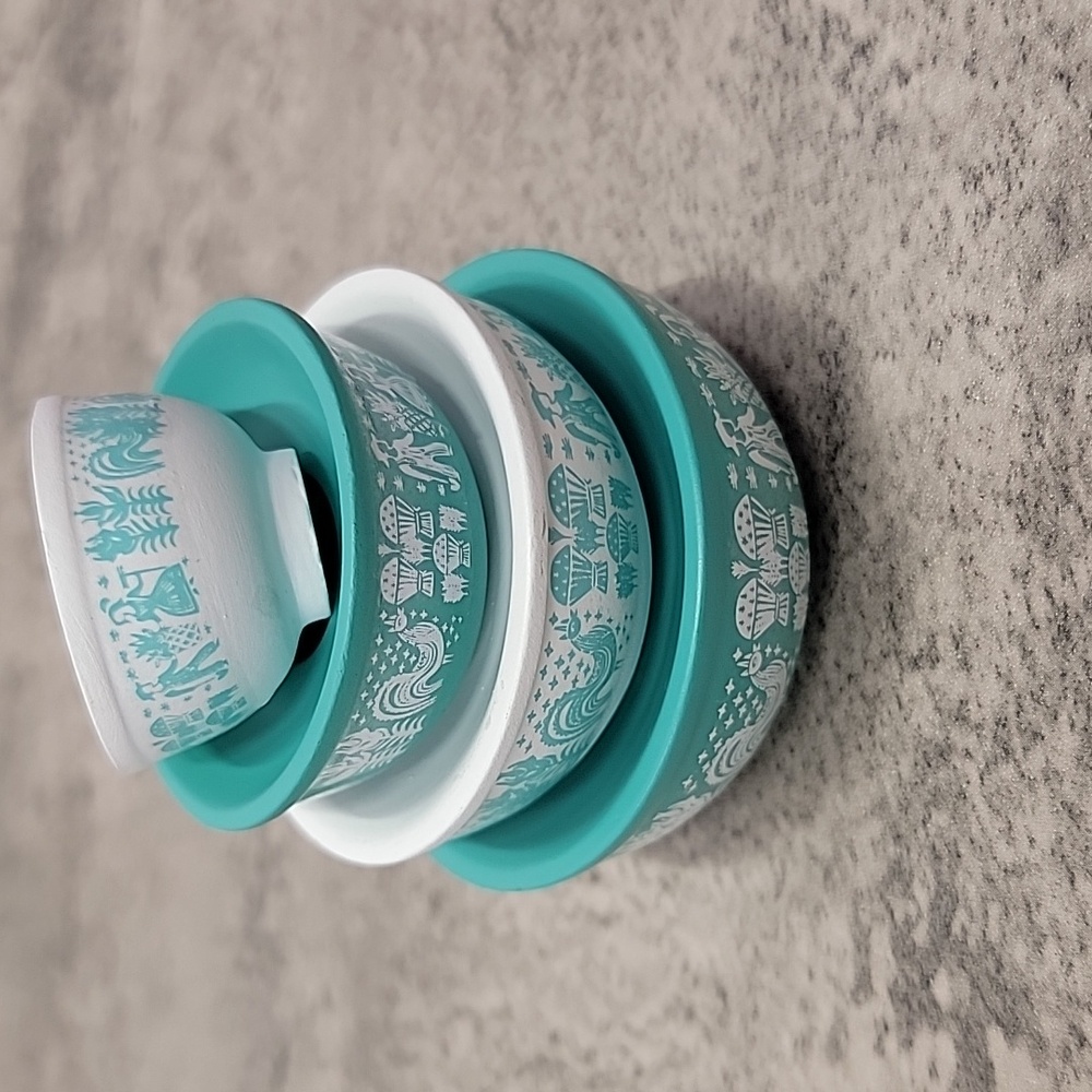 Stackable Butterprint Miniature Pyrex Bowls Decorative Fidget Toy - Picture 2 of 3